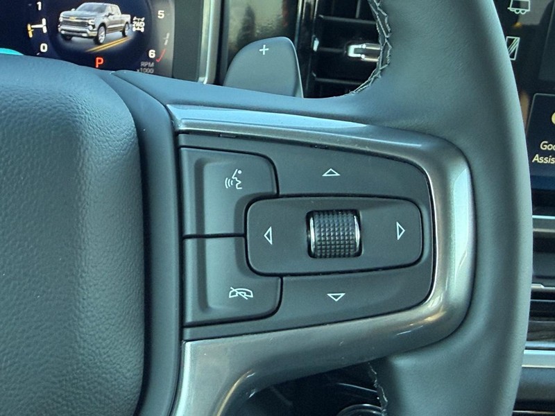 Chevrolet Silverado 1500 Vehicle Full-screen Gallery Image 9