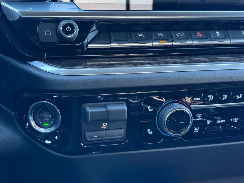 Chevrolet Silverado 1500 Vehicle Full-screen Gallery Image 12