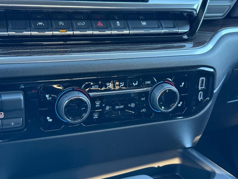 Chevrolet Silverado 1500 Vehicle Full-screen Gallery Image 13