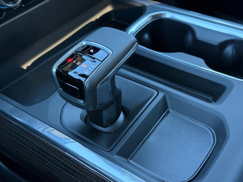 Chevrolet Silverado 1500 Vehicle Full-screen Gallery Image 14