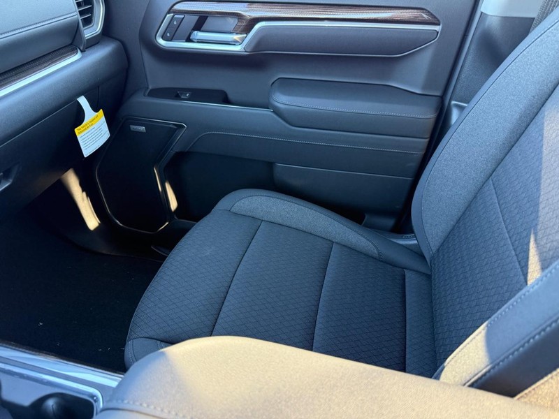 Chevrolet Silverado 1500 Vehicle Full-screen Gallery Image 15