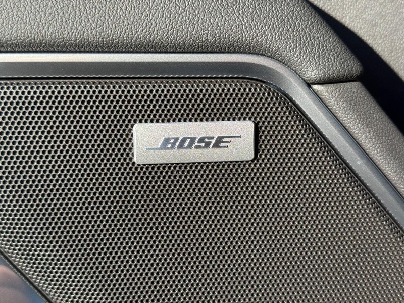 Chevrolet Silverado 1500 Vehicle Full-screen Gallery Image 17