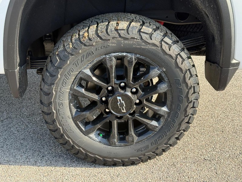 Chevrolet Silverado 2500HD Vehicle Full-screen Gallery Image 4