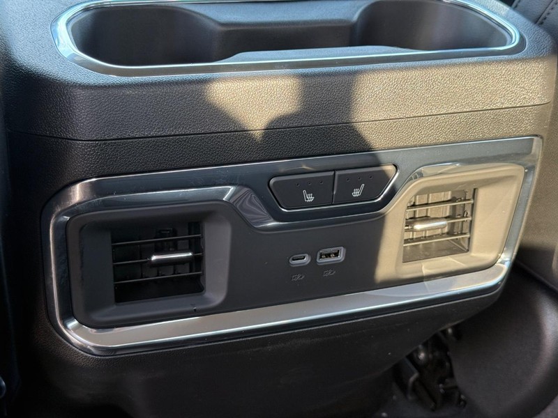 Chevrolet Silverado 2500HD Vehicle Full-screen Gallery Image 6