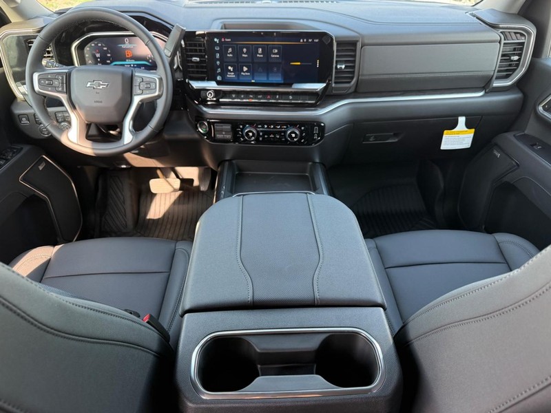 Chevrolet Silverado 2500HD Vehicle Full-screen Gallery Image 7