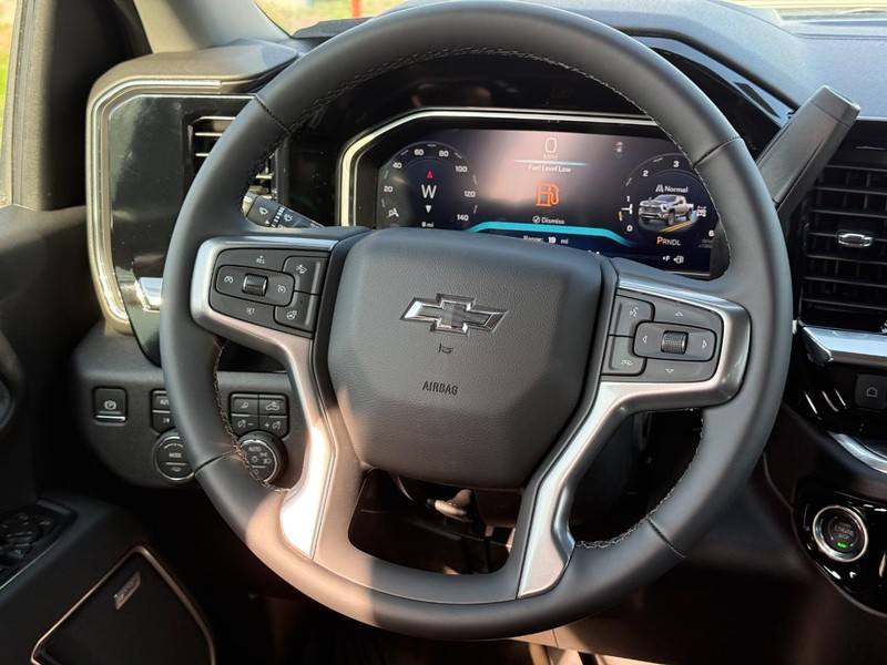 Chevrolet Silverado 2500HD Vehicle Full-screen Gallery Image 8