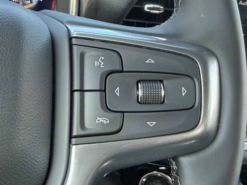 Chevrolet Silverado 2500HD Vehicle Full-screen Gallery Image 10