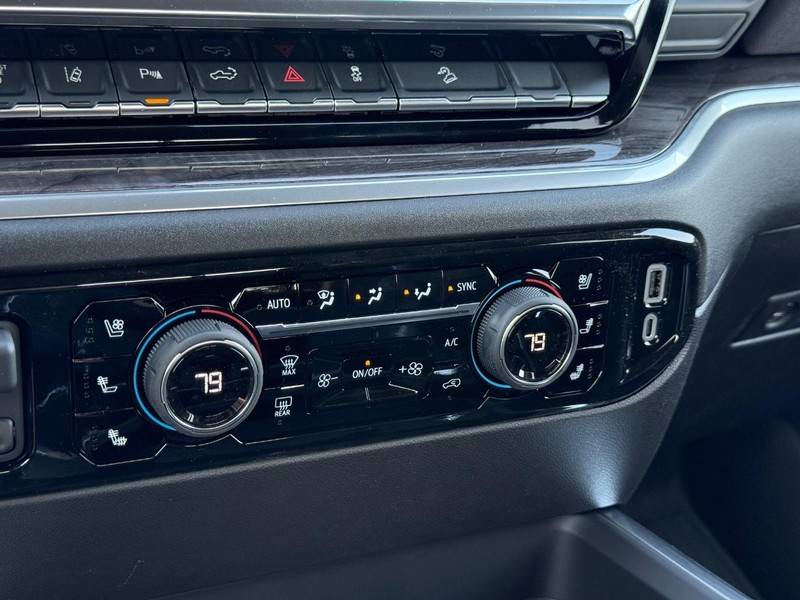 Chevrolet Silverado 2500HD Vehicle Full-screen Gallery Image 14