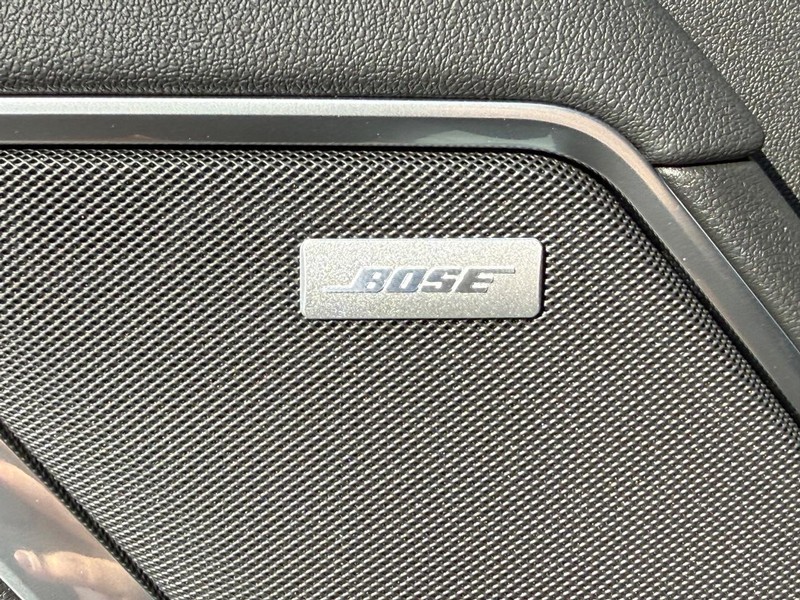 Chevrolet Silverado 2500HD Vehicle Full-screen Gallery Image 17