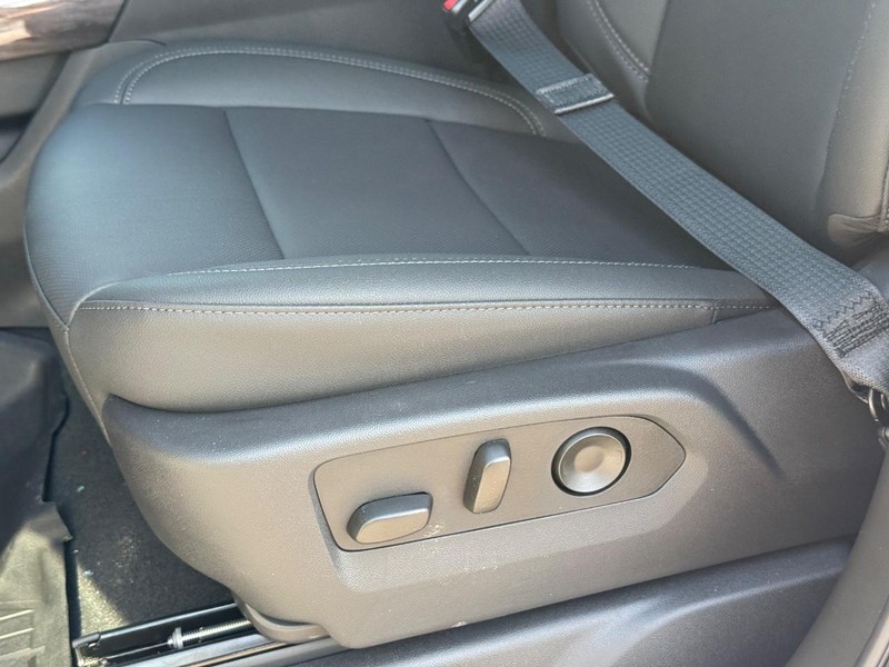 Chevrolet Silverado 2500HD Vehicle Full-screen Gallery Image 19