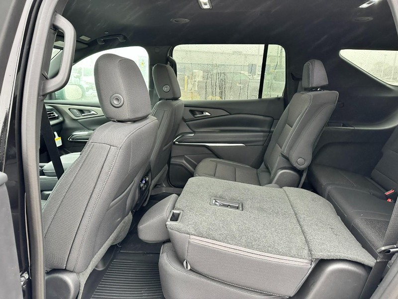 Chevrolet Traverse Vehicle Full-screen Gallery Image 4