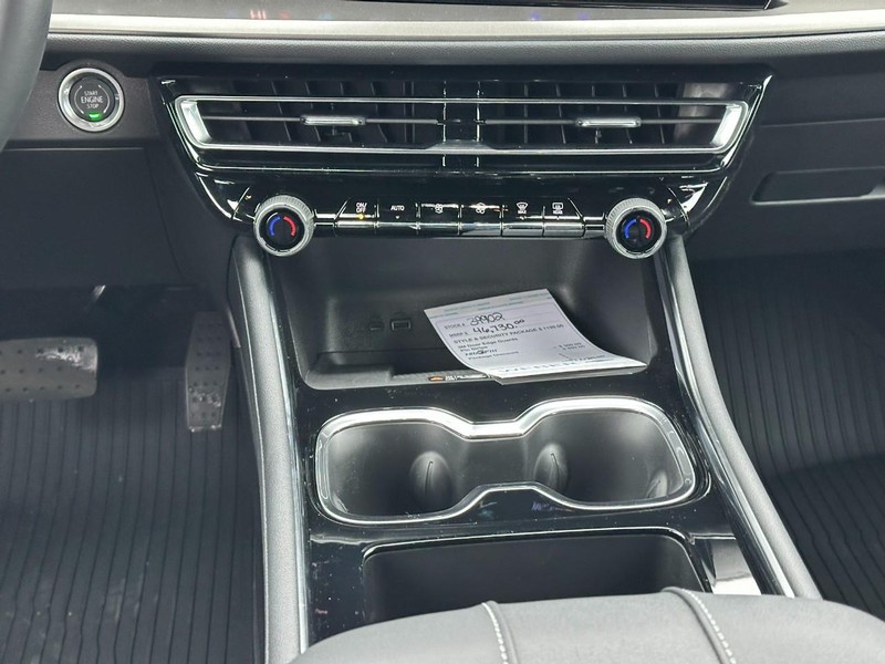 Chevrolet Traverse Vehicle Full-screen Gallery Image 9