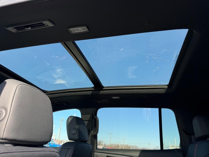 Chevrolet Traverse Vehicle Full-screen Gallery Image 7