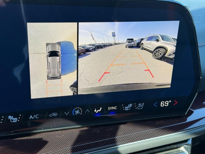 Chevrolet Traverse Vehicle Full-screen Gallery Image 14