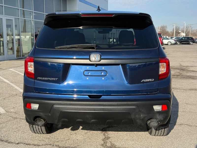 Honda Passport Vehicle Full-screen Gallery Image 4