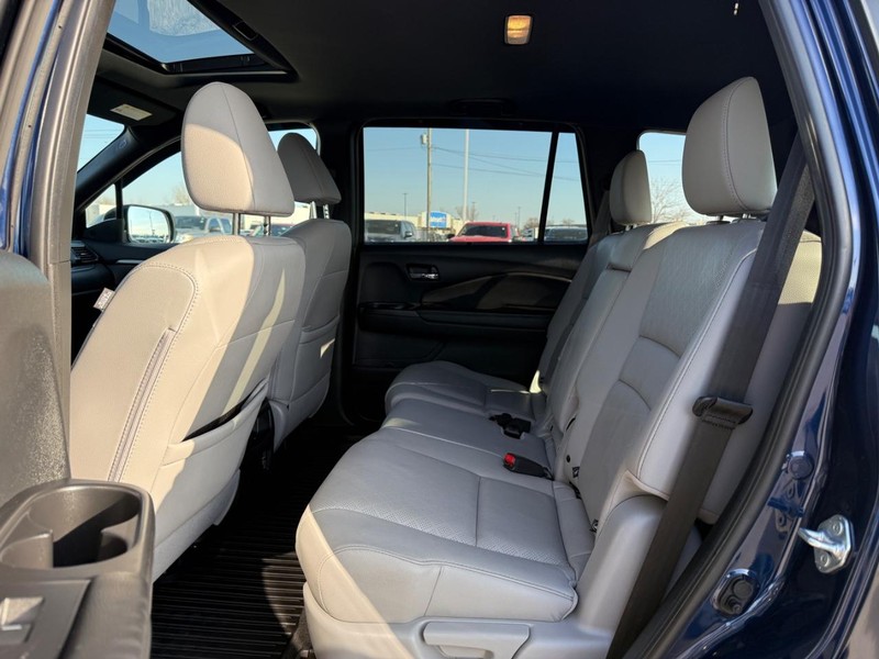 Honda Passport Vehicle Full-screen Gallery Image 10