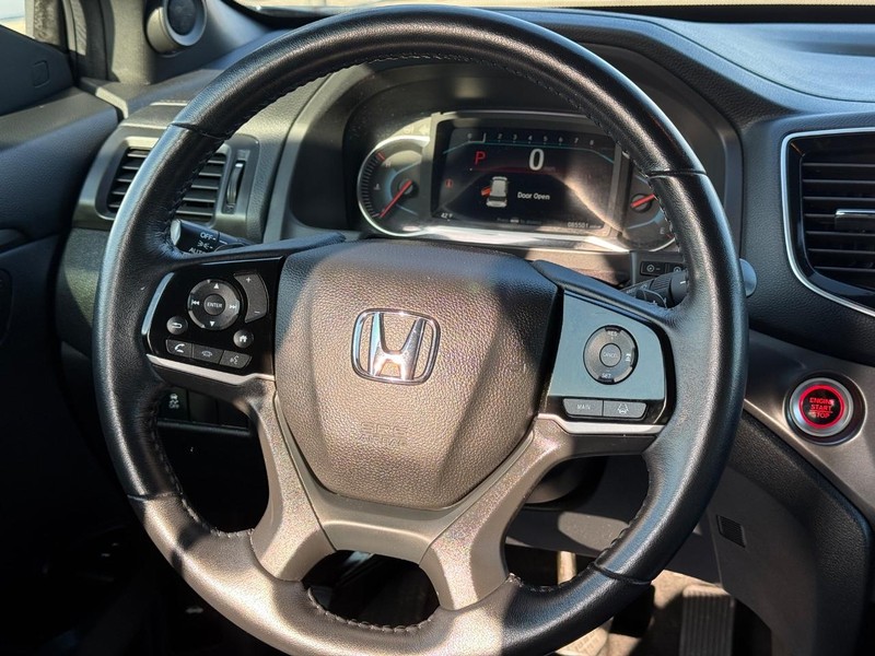 Honda Passport Vehicle Full-screen Gallery Image 13