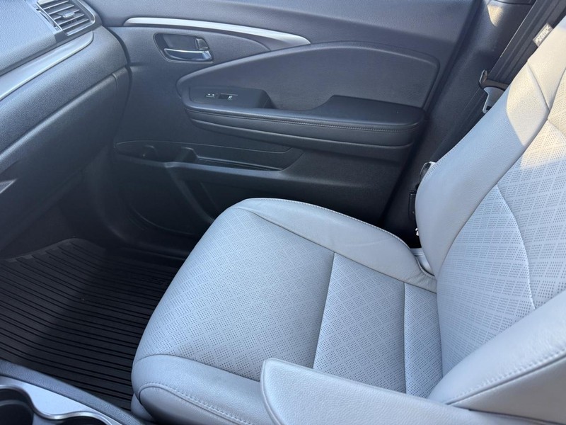 Honda Passport Vehicle Full-screen Gallery Image 21