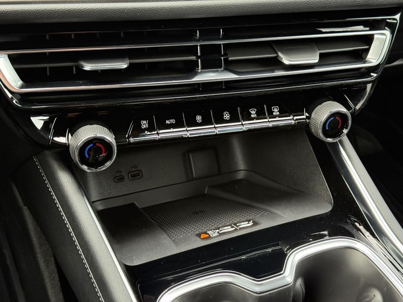 Chevrolet Traverse Vehicle Full-screen Gallery Image 14