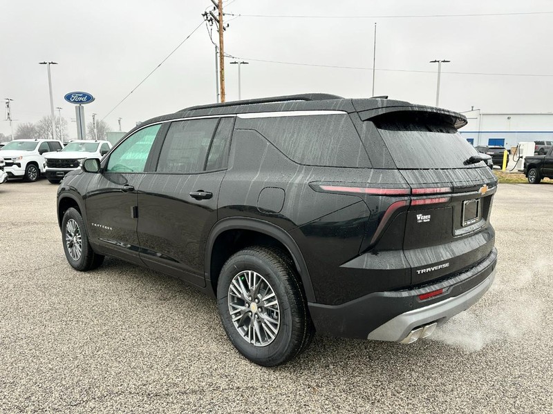 Chevrolet Traverse Vehicle Full-screen Gallery Image 3