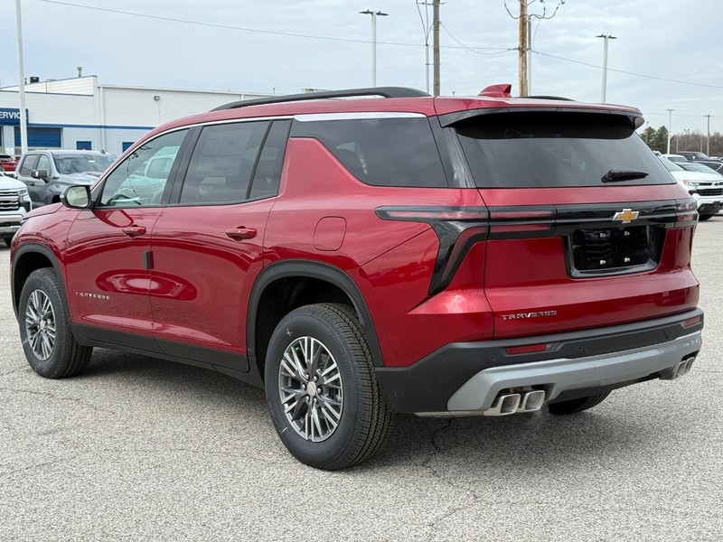 Chevrolet Traverse Vehicle Full-screen Gallery Image 3
