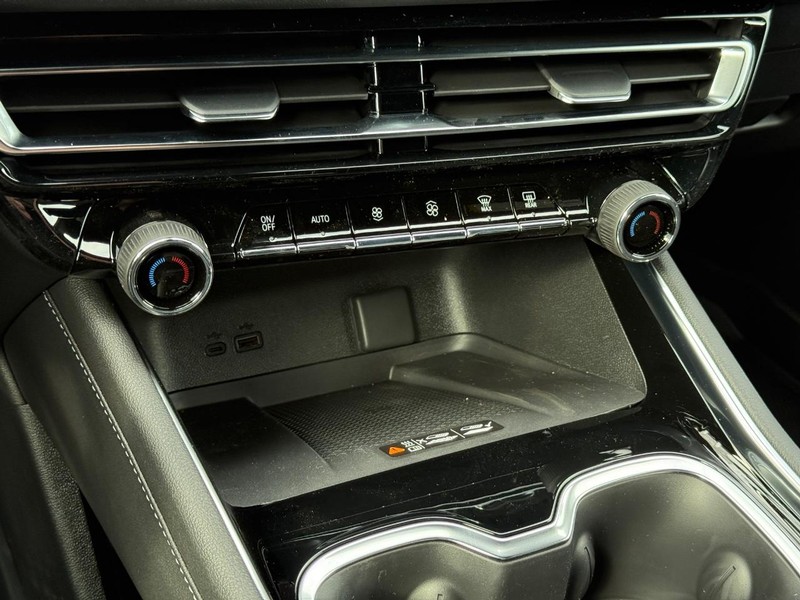 Chevrolet Traverse Vehicle Full-screen Gallery Image 14