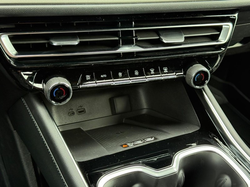 Chevrolet Traverse Vehicle Full-screen Gallery Image 14