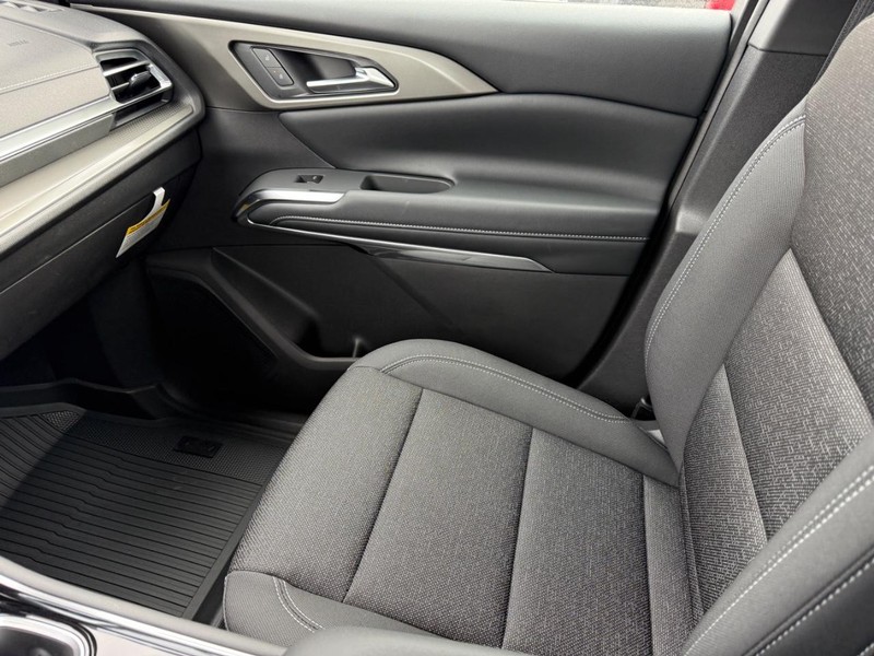 Chevrolet Traverse Vehicle Full-screen Gallery Image 15