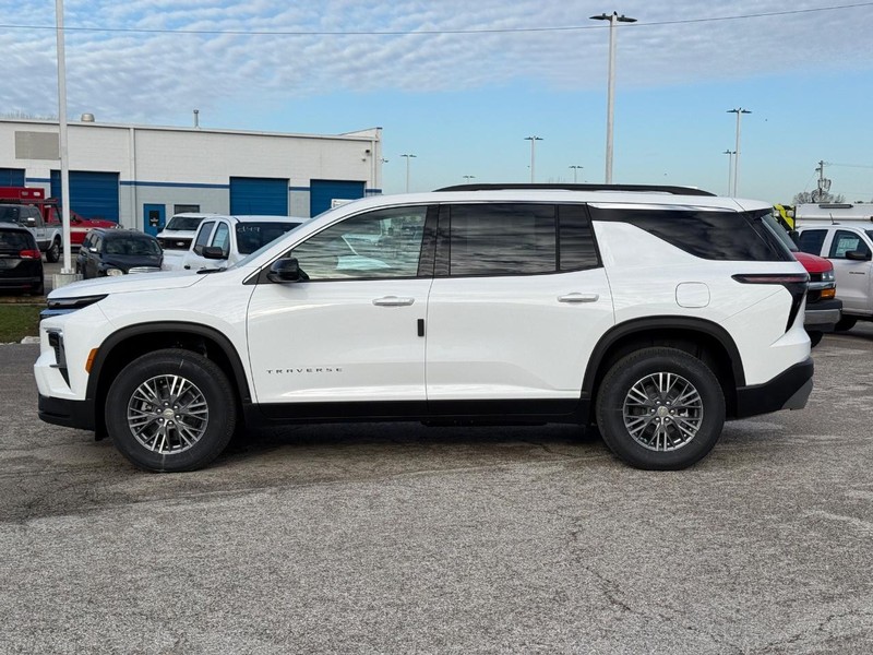 Chevrolet Traverse Vehicle Full-screen Gallery Image 2