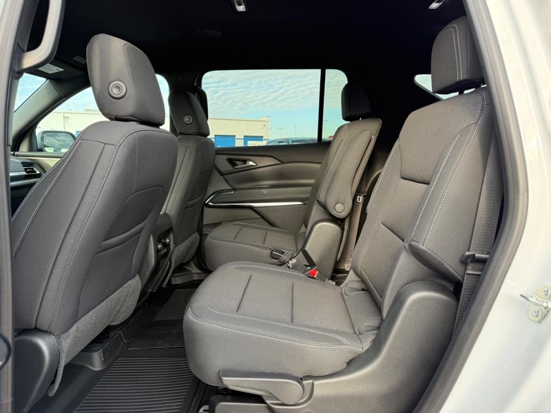 Chevrolet Traverse Vehicle Full-screen Gallery Image 6