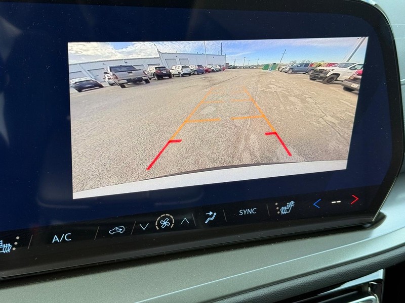 Chevrolet Traverse Vehicle Full-screen Gallery Image 12