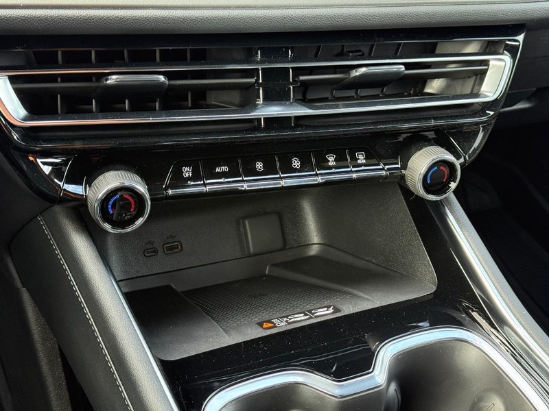 Chevrolet Traverse Vehicle Full-screen Gallery Image 13