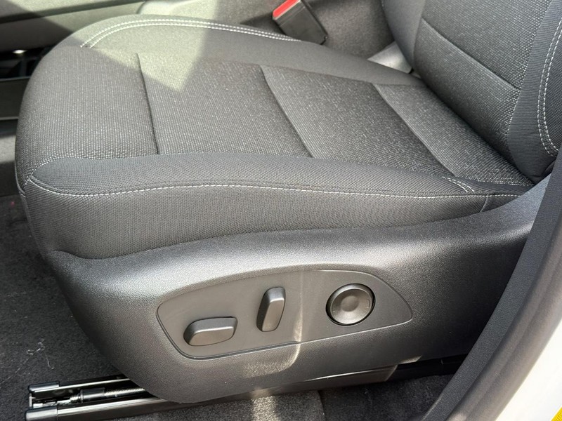 Chevrolet Traverse Vehicle Full-screen Gallery Image 16