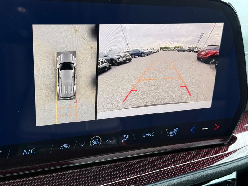 Chevrolet Traverse Vehicle Full-screen Gallery Image 14