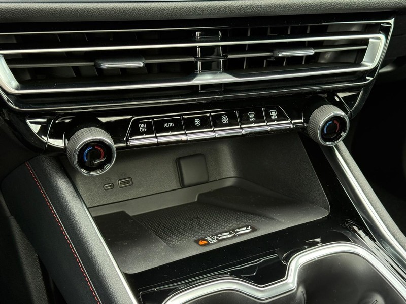 Chevrolet Traverse Vehicle Full-screen Gallery Image 15