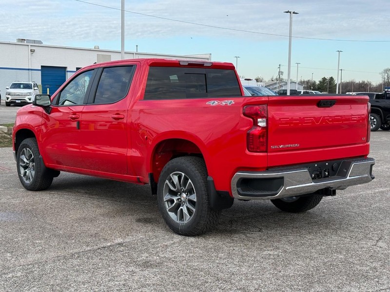 Chevrolet Silverado 1500 Vehicle Full-screen Gallery Image 3