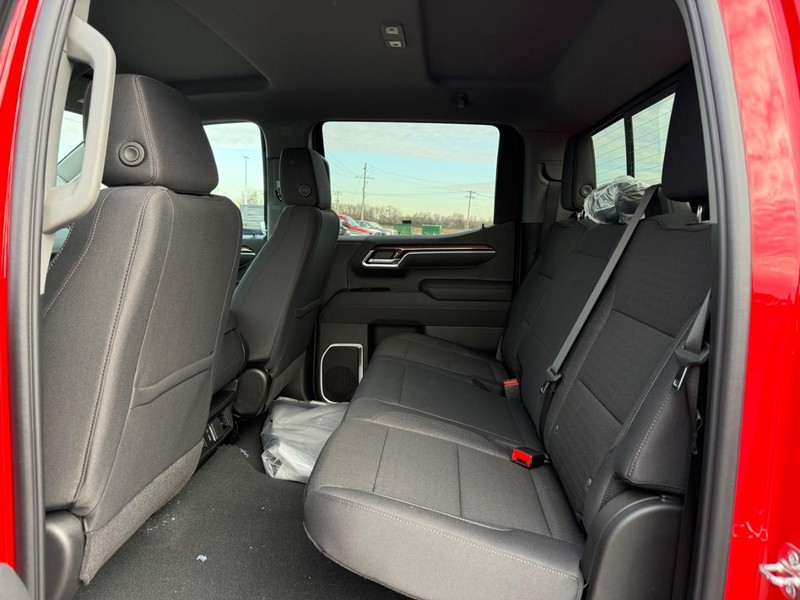 Chevrolet Silverado 1500 Vehicle Full-screen Gallery Image 5