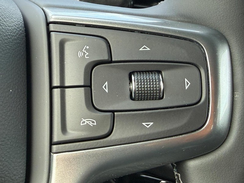 Chevrolet Silverado 1500 Vehicle Full-screen Gallery Image 9