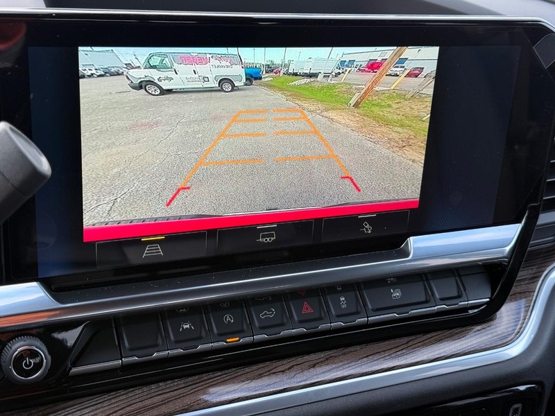 Chevrolet Silverado 1500 Vehicle Full-screen Gallery Image 11