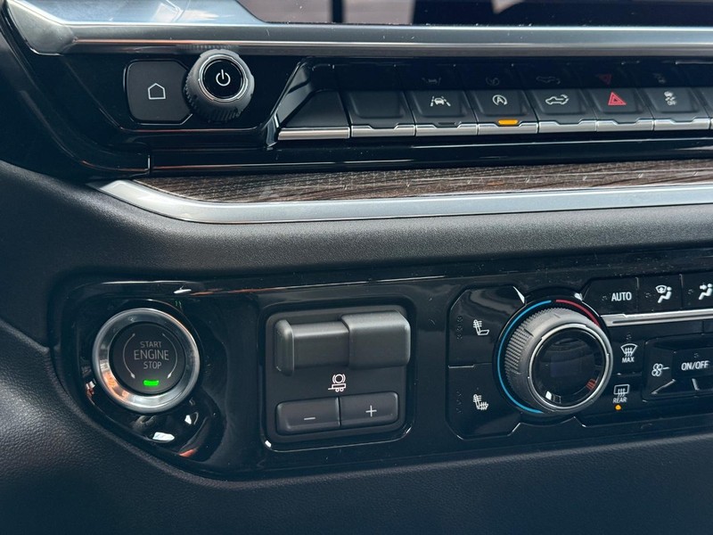 Chevrolet Silverado 1500 Vehicle Full-screen Gallery Image 12