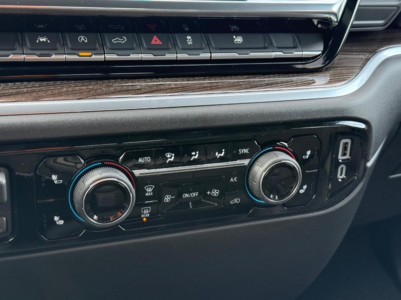 Chevrolet Silverado 1500 Vehicle Full-screen Gallery Image 13