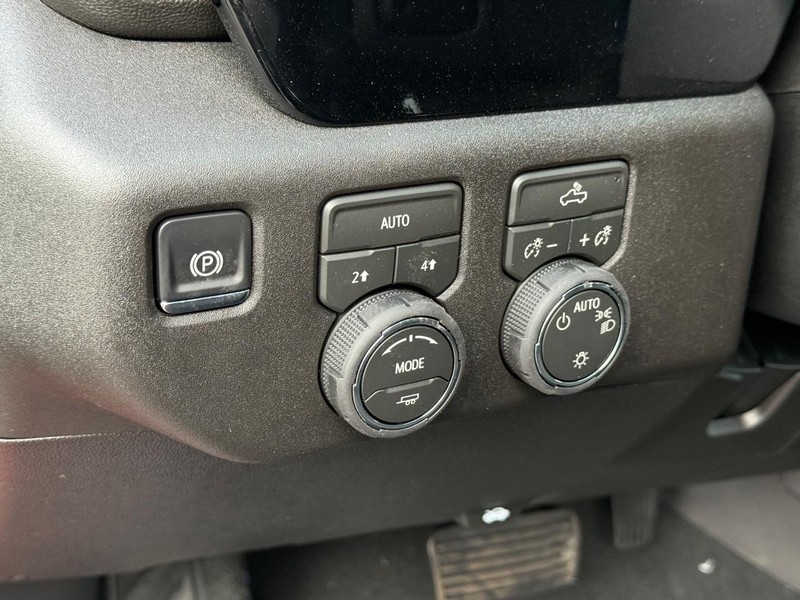 Chevrolet Silverado 1500 Vehicle Full-screen Gallery Image 15