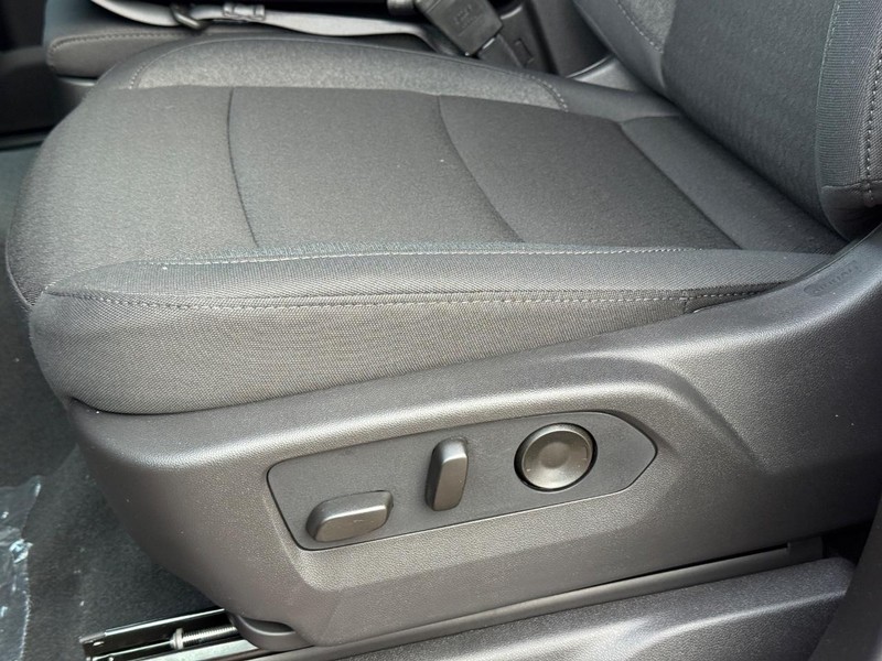 Chevrolet Silverado 1500 Vehicle Full-screen Gallery Image 17