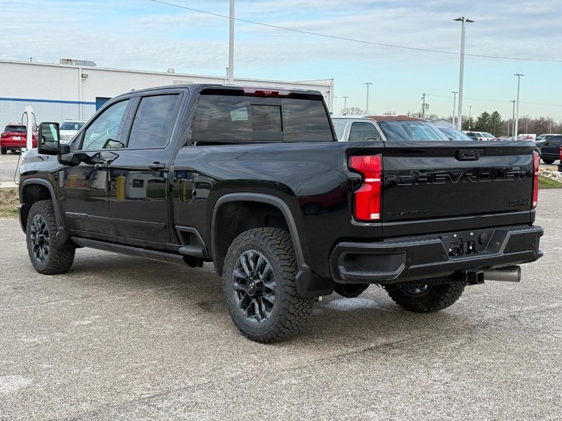 Chevrolet Silverado 2500HD Vehicle Full-screen Gallery Image 3