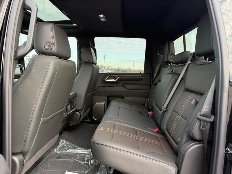 Chevrolet Silverado 2500HD Vehicle Full-screen Gallery Image 5