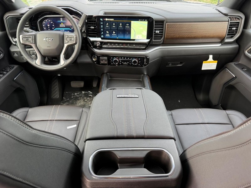 Chevrolet Silverado 2500HD Vehicle Full-screen Gallery Image 8