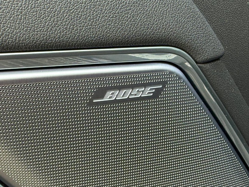 Chevrolet Silverado 2500HD Vehicle Full-screen Gallery Image 18