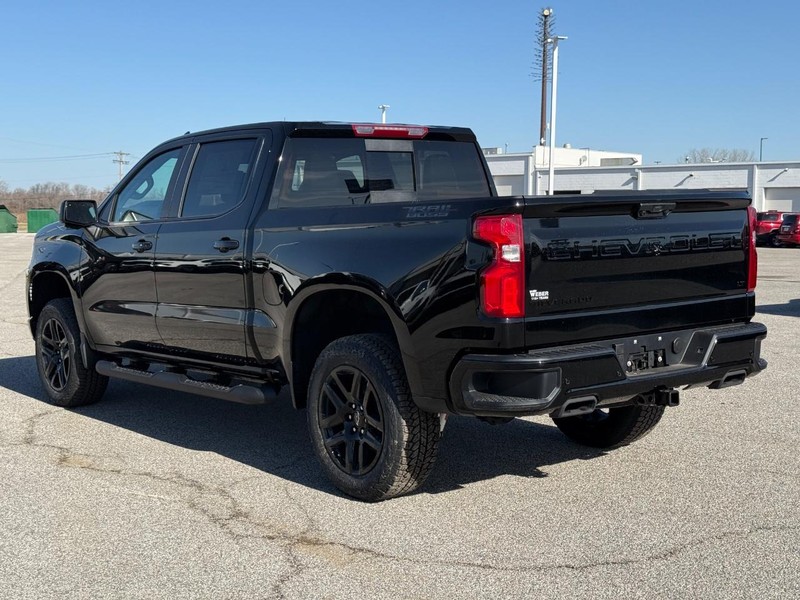 Chevrolet Silverado 1500 Vehicle Full-screen Gallery Image 3