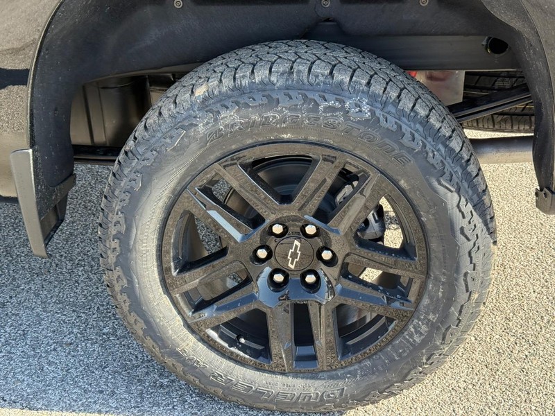 Chevrolet Silverado 1500 Vehicle Full-screen Gallery Image 4