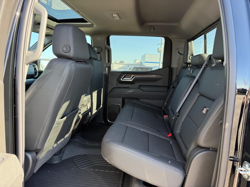 Chevrolet Silverado 1500 Vehicle Full-screen Gallery Image 5